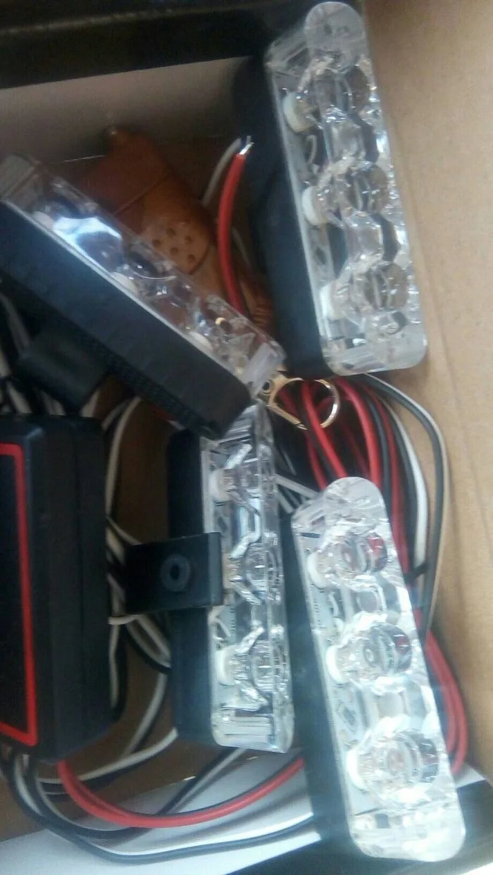 Car flashing grille light 3 bulb *4 pcs light 12V with wireless remote control - Image 2